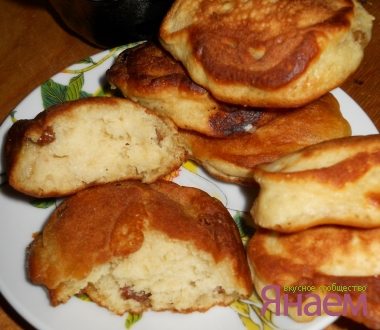 Пышные оладьи с изюмом