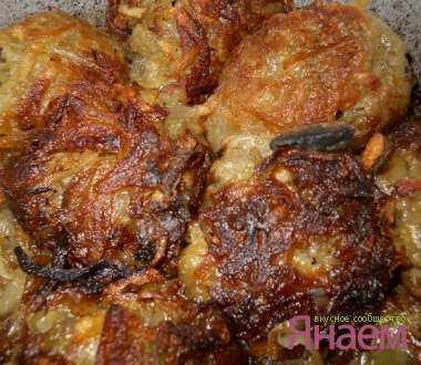 Картофельные клецки с грибной начинкой