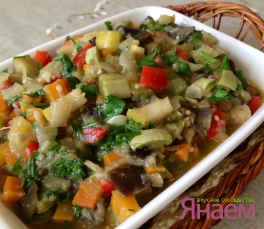 Кабачково-баклажанное рагу с яблоками