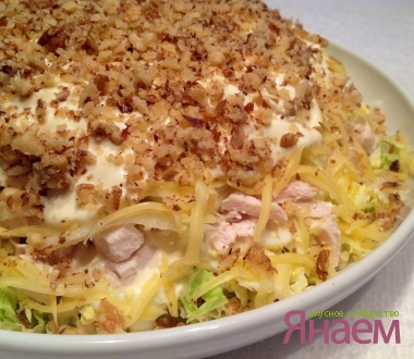 Салат из куриной грудки с грецкими орехами