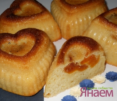 Манные кексы с курагой