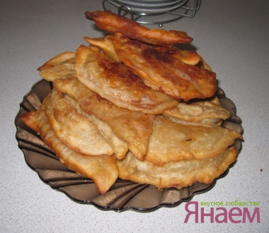 Чебуреки с горохом и с кислой капустой