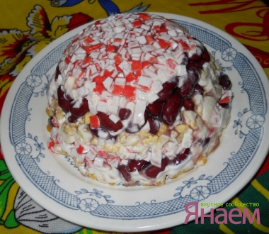 Салат с крабовыми палочками и фасолью "Мгновение"