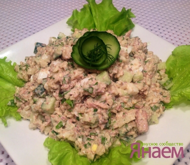 Салат с консервированной рыбой и свежим огурцом