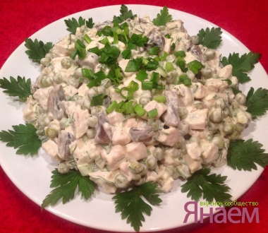 Салат с куриным филе и шампиньонами