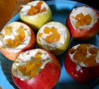Яблоки, запеченные с творожной начинкой и курагой(Шаг&nbsp;№3)