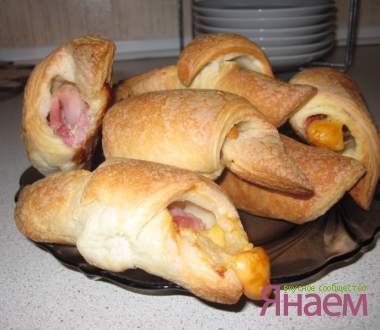 Закусочные рогалики с грудинкой и сыром
