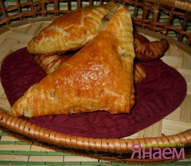 Румяные слойки с фаршем