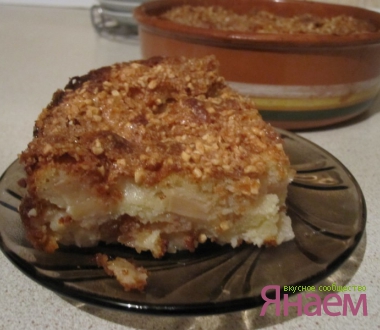 Сметанный пирог с корицей и яблоками