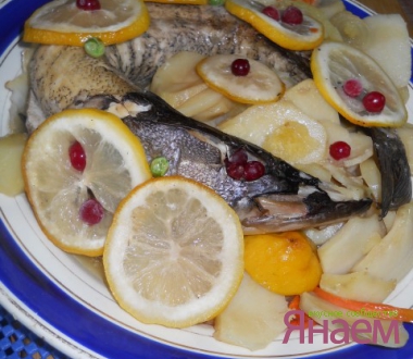Щука, запеченная с овощами в фольге