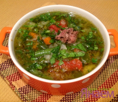 Суп с овощами и говяжьей тушенкой