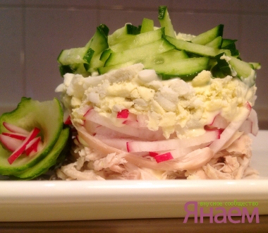 Салат с редисом и куриным филе