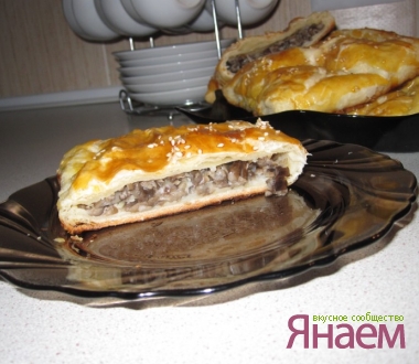 Слоеные пирожки с грибами