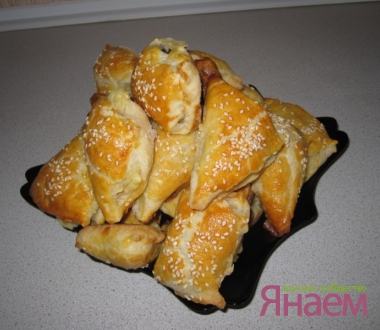 Слоеные пирожки с картошкой