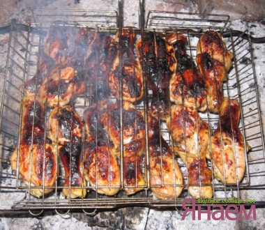 Куриный шашлык, маринованный в меду и соку лимона