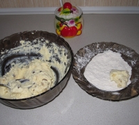 Сладкие сырники с бананом и изюмом(Шаг&nbsp;№3)
