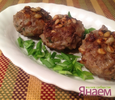 Мясные котлетки с кедровыми орешками