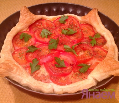 Пирог с адыгейским сыром и помидорами