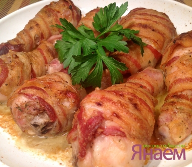 Куриные ножки в беконе
