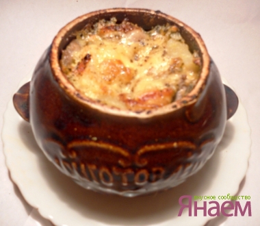 Запеченный картофель с мясом в горшочках