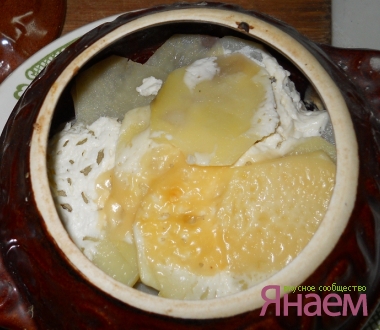 Картофель с грибами в горшочке