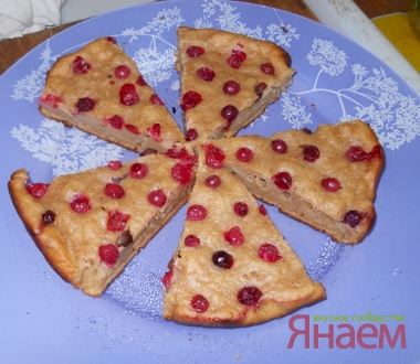 Клюквенный пирог с вареньем