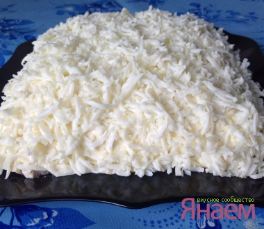 Салат "Снежок" с куриной грудкой и плавленным сырком