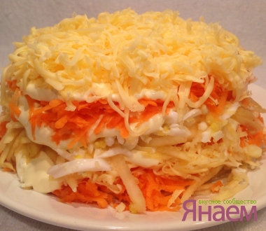 Салат с яблоком, морковью и сыром