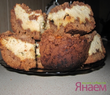 Шоколадная запеканка с творогом и изюмом