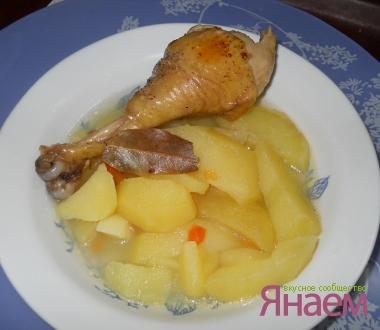 Картофель брусочками с куриными ножками