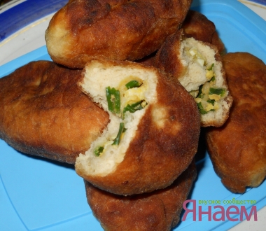 Пирожки с яйцом и зеленым луком