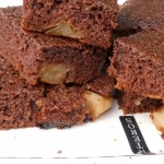 Шоколадный манник с карамелизированными яблоками