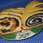 Рулет с маком и сухофруктами из быстрого теста