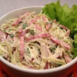 Салат с капустой и копченой колбасой
