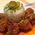 Мясные фрикадельки с морковью в томатной подливе