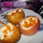 Яблоки, запеченные с творожной начинкой и курагой