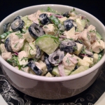 Салат из куриного филе с маслинами и яблоком