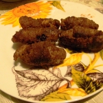 Мясные рулетики с черносливом и яблоками