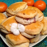 Сочни с творогом и сушеной вишней