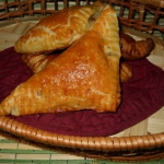 Румяные слойки с фаршем