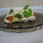 Рулет из лаваша с крабовыми палочками и сыром фета
