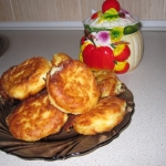 Сладкие сырники с бананом и изюмом