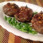 Мясные котлетки с кедровыми орешками