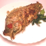 Запеченные караси под сметаной и укропом