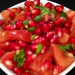 Салат с гранатом и помидорами