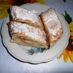 Слоеный рулет с яблоками