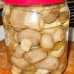 Шампиньоны маринованные