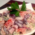 Салат с ветчиной и красной фасолью