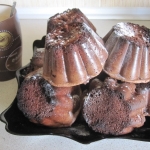 Шоколадные маффины с персиками