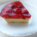 Творожная запеканка с клубникой в желе
